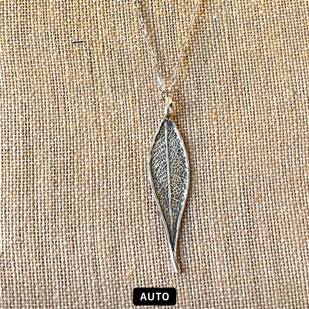 Opulenza Leaf necklace